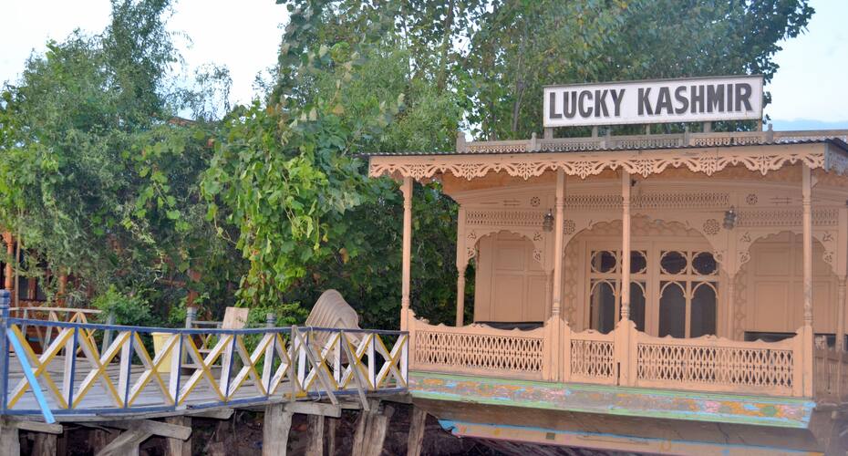 Lucky Kashmir Houseboat, Srinagar 1